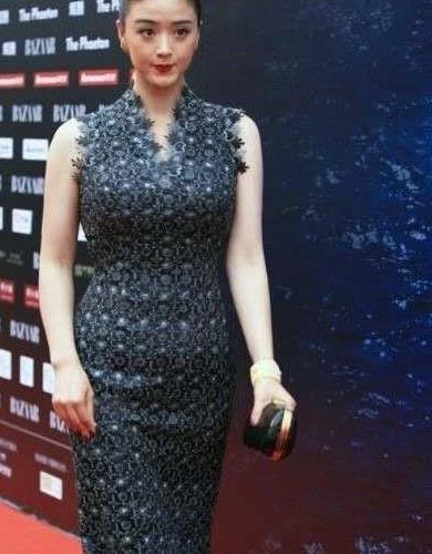 蒋欣红毯照难得不翻车一袭龙纹裙窈窕又纤细的差点认不出