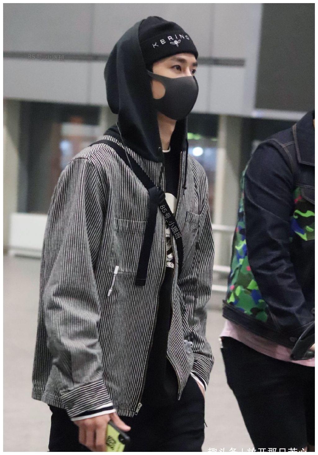 王一博辨识度超高,机场街拍"披头盖脸",都抵挡不了他万丈光芒