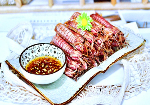 吃皮皮虾难剥壳?皮皮虾自带"拉链",剥起来很简单,3秒剥一只