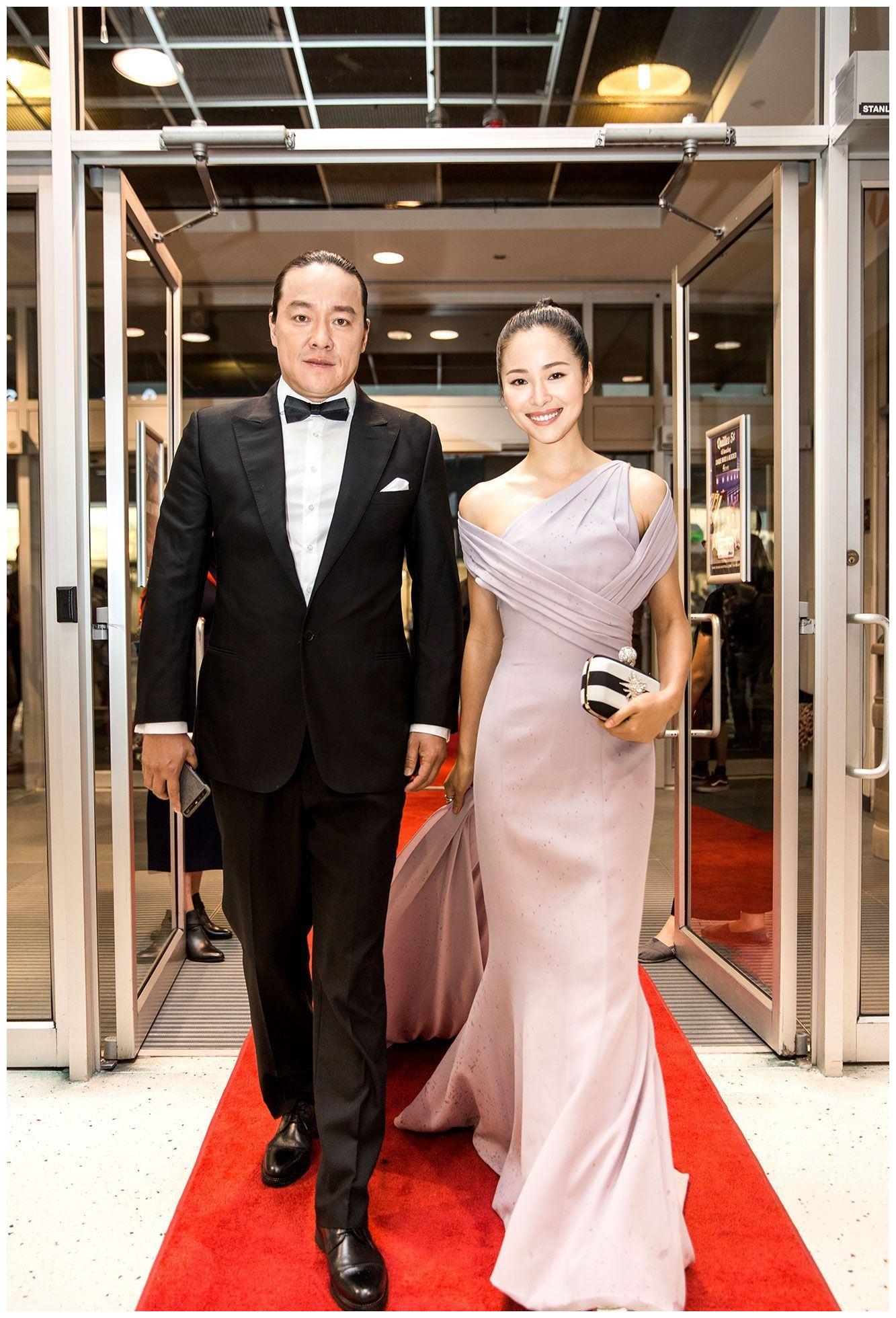 江一燕被曝疑隐婚生女后,与赵汉唐现身看房车举止很亲密