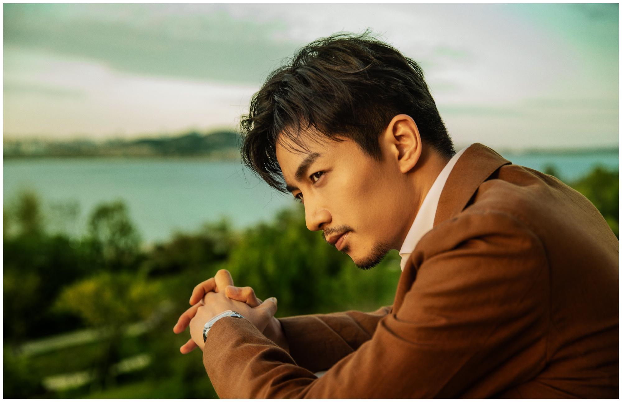 陈晓剃掉胡子有多帅?和陈妍希牵手甜蜜,颜值再回巅峰时期