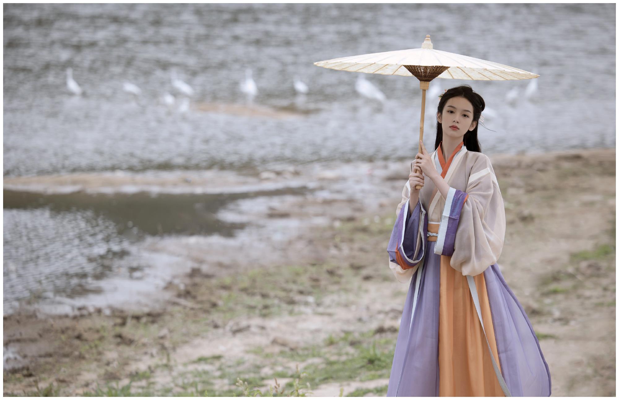 周也汉服造型,这个古装也不错哦