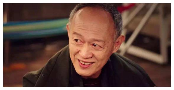 57岁娶了自己22岁的学生,60岁突然喜得双胞胎,今却成这样?