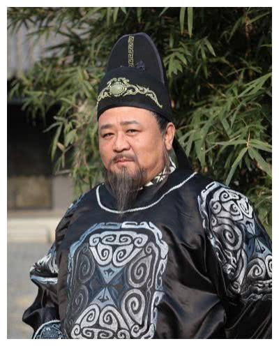 拒演《神探狄仁杰》,55岁归来饰懦弱儿子,梁冠华是怎么了?