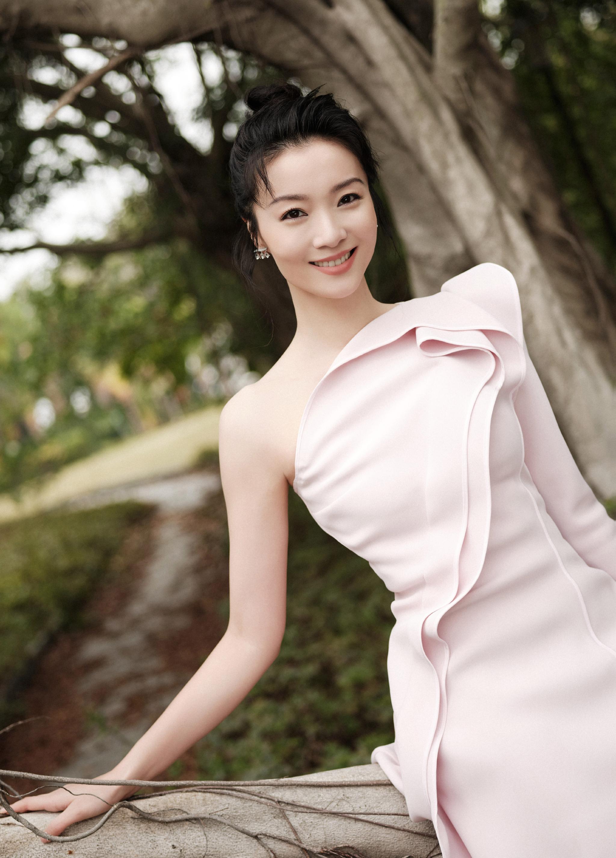 齐溪出席第34届中国电影金鸡奖颁奖典礼 出任班长带队体验生活|中国