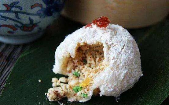 艾窝窝是深受老百姓喜爱的老北京清真风味小吃