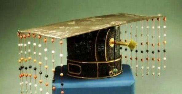 古代君王的冠冕上为何会有串珠?它们又有什么寓意和作用呢?