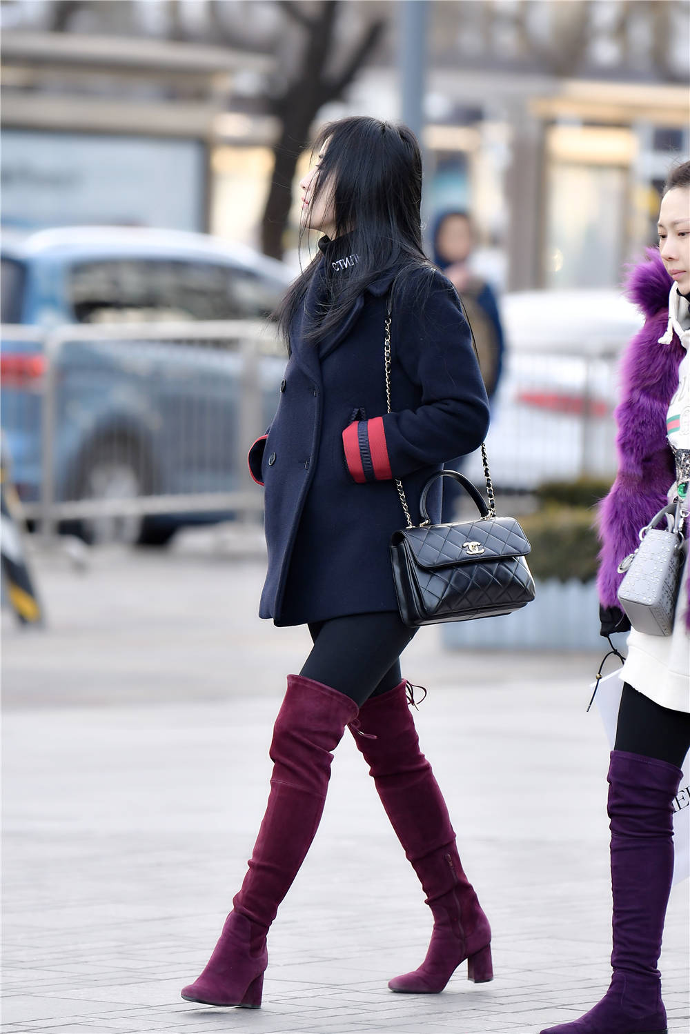 暗红色粗跟过膝长靴,搭配紧身裤显身材,呢子外套更保暖|长靴|呢子|粗
