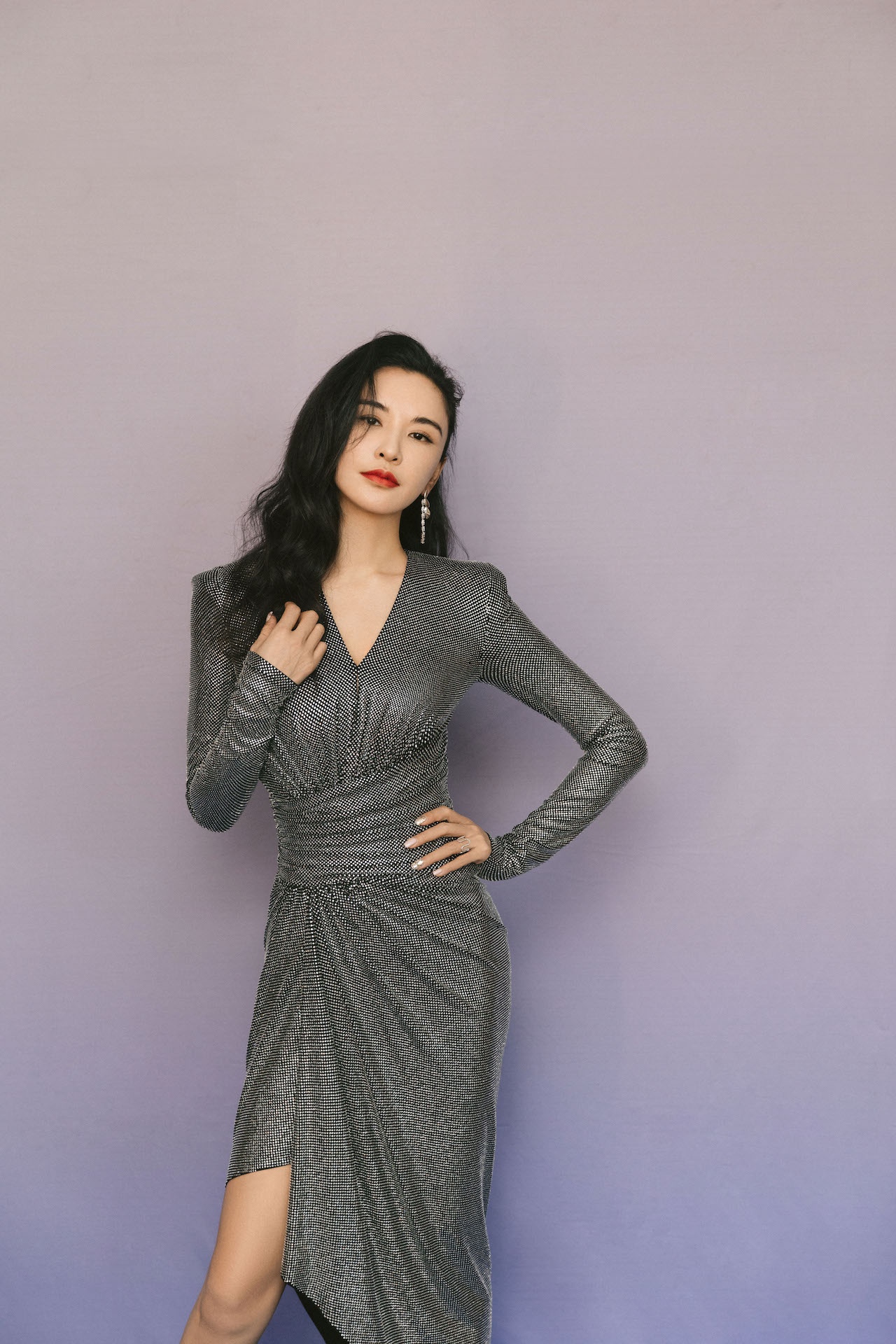 《听姐说》首播 莫小奇霸气自黑:发际线是有互联