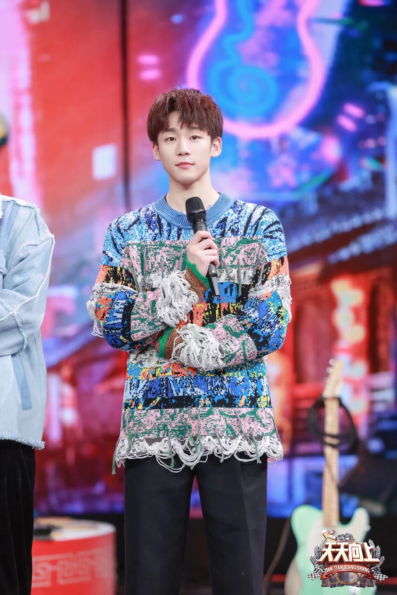 谢兴阳天天向上感受民族文化魅力大秀方言搞笑氛围拉满