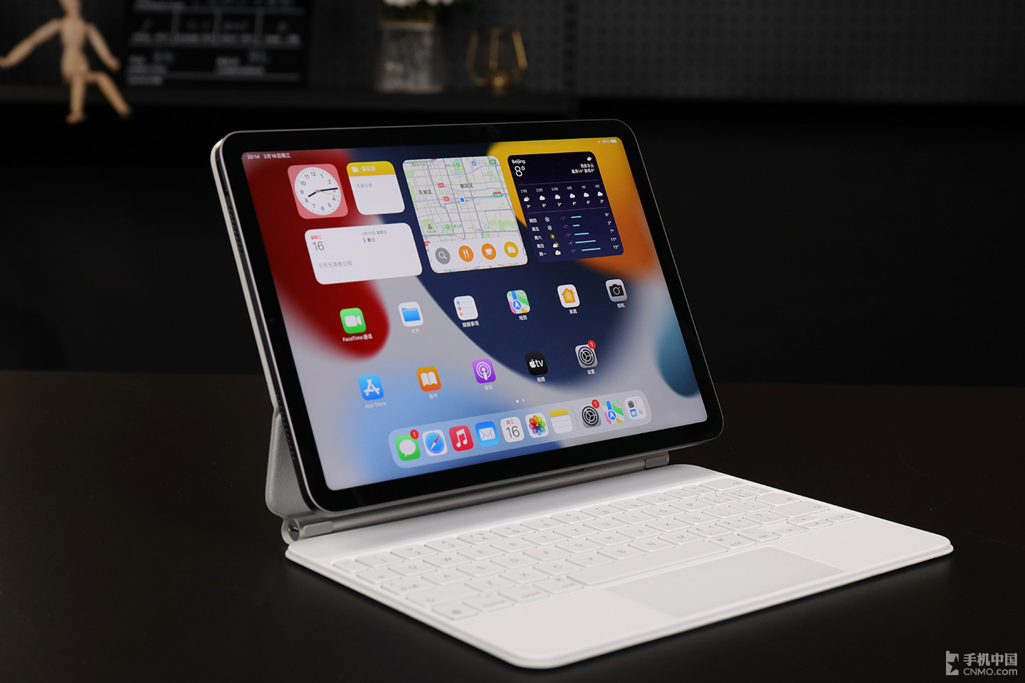 ipad air图赏:m1芯片加持 轻薄且强大|ipad air|性能|芯片_新浪新闻