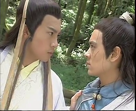 小辣椒解开他胡子上的红绳 00:24 绝代双骄:花无缺英雄救美,使出移花