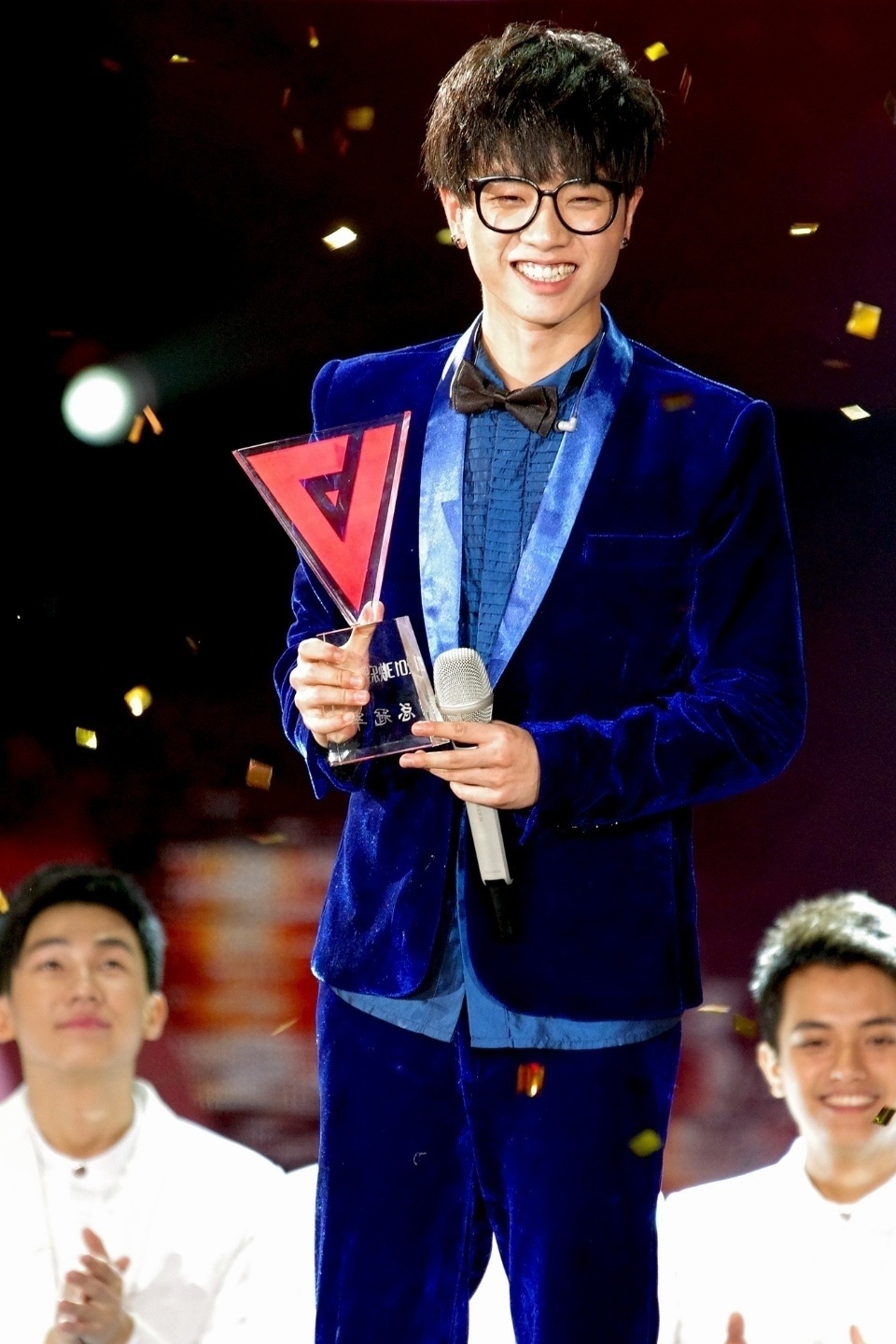 华晨宇,极致的自我管理者|华晨宇|快男|舞台_新浪新闻