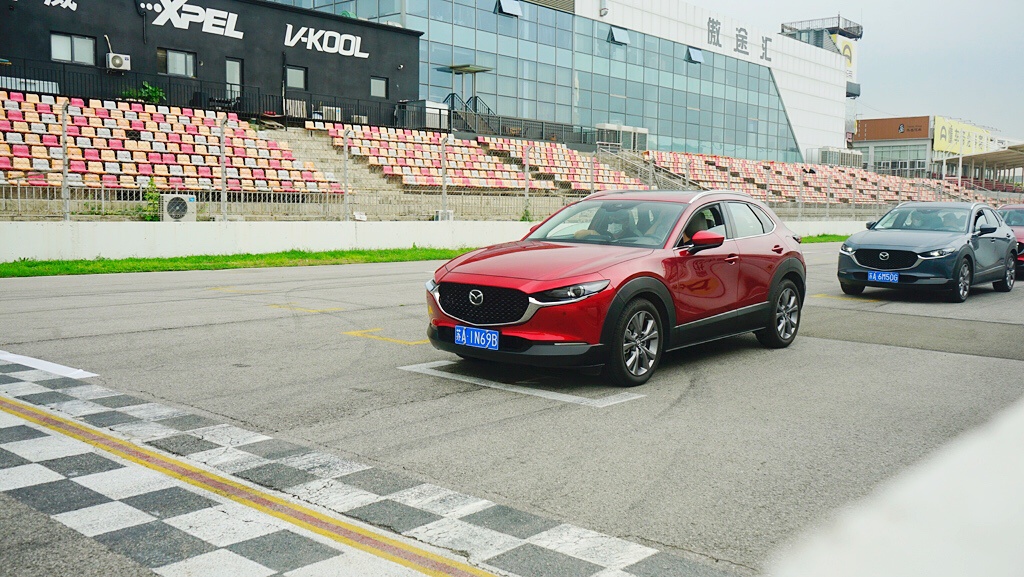 颜出必行试驾长安马自达cx30