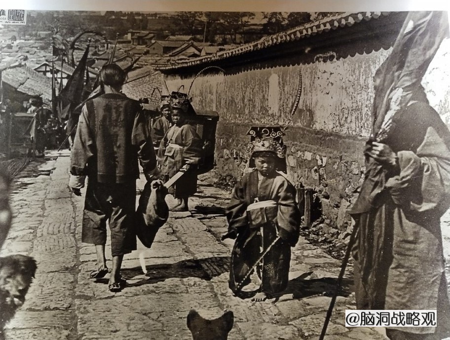 清朝老照片云南巡抚的仪仗队里竟然还有童工