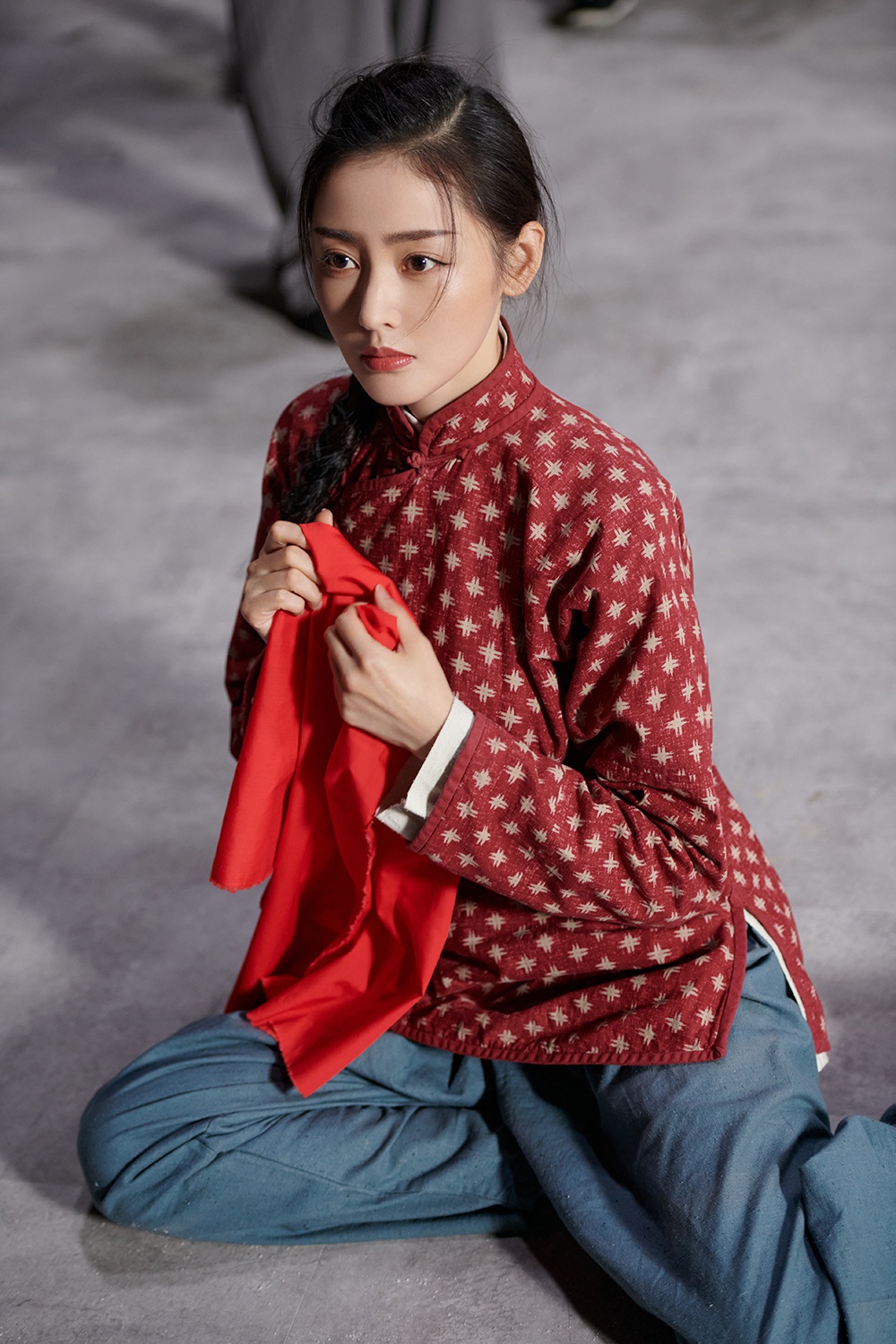 张天爱《海报里的英雄》峥嵘岁月致敬抗战英雄