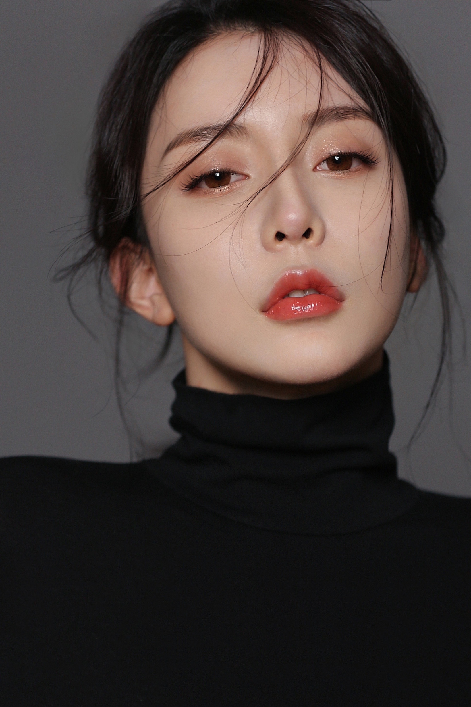 周麟嘉新剧《人海之中遇见你》热拍 "后浪"演员未