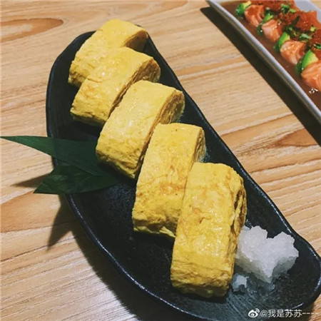 吃在大连-鳗鱼盖饭定食,鳗鱼满满,一口下去很上头~