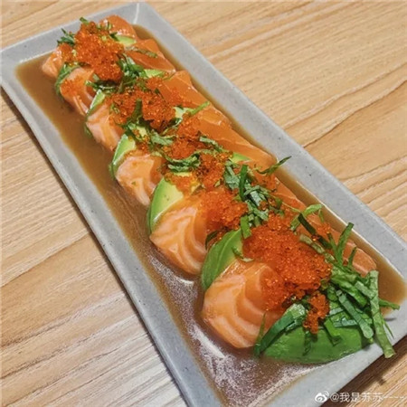 吃在大连-鳗鱼盖饭定食,鳗鱼满满,一口下去很上头~