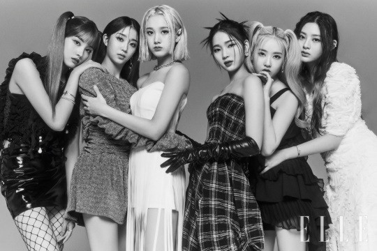 韩国女团stayc最新杂志写真曝光