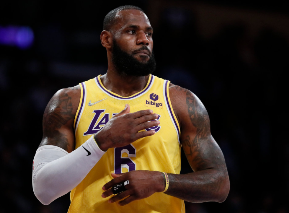 后续来了！斯图尔特伤的可不轻啊，詹姆斯或许要被禁赛，乘机休息休闲区蓝鸢梦想 - Www.slyday.coM