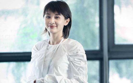 王子文老公曝光?深夜密会眼镜男,隐婚真相浮出水面?