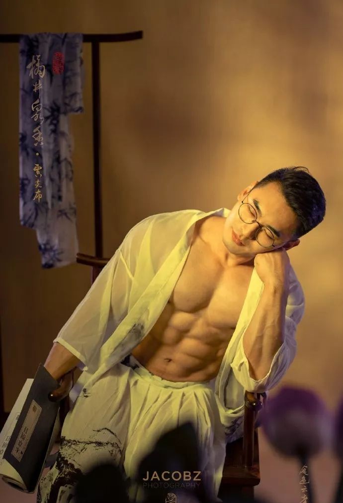 文弱书生变身肌肉猛男,不一样的古风,带来另一种意境