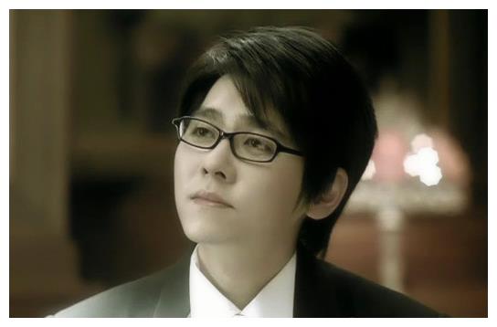 此外,崔民勇还出演过《生命花》《恋爱的发现》等等作品,因为斯文温柔