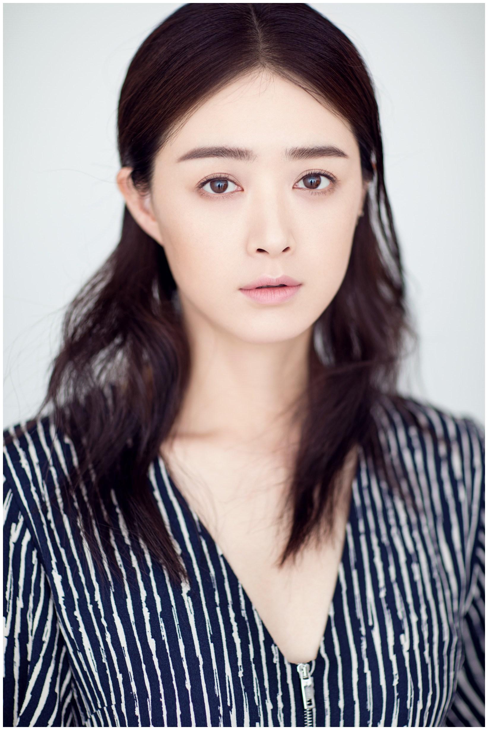 蒋欣路透图遭曝光,小脸精致如同少女,身材壮实宛如150斤大胖子