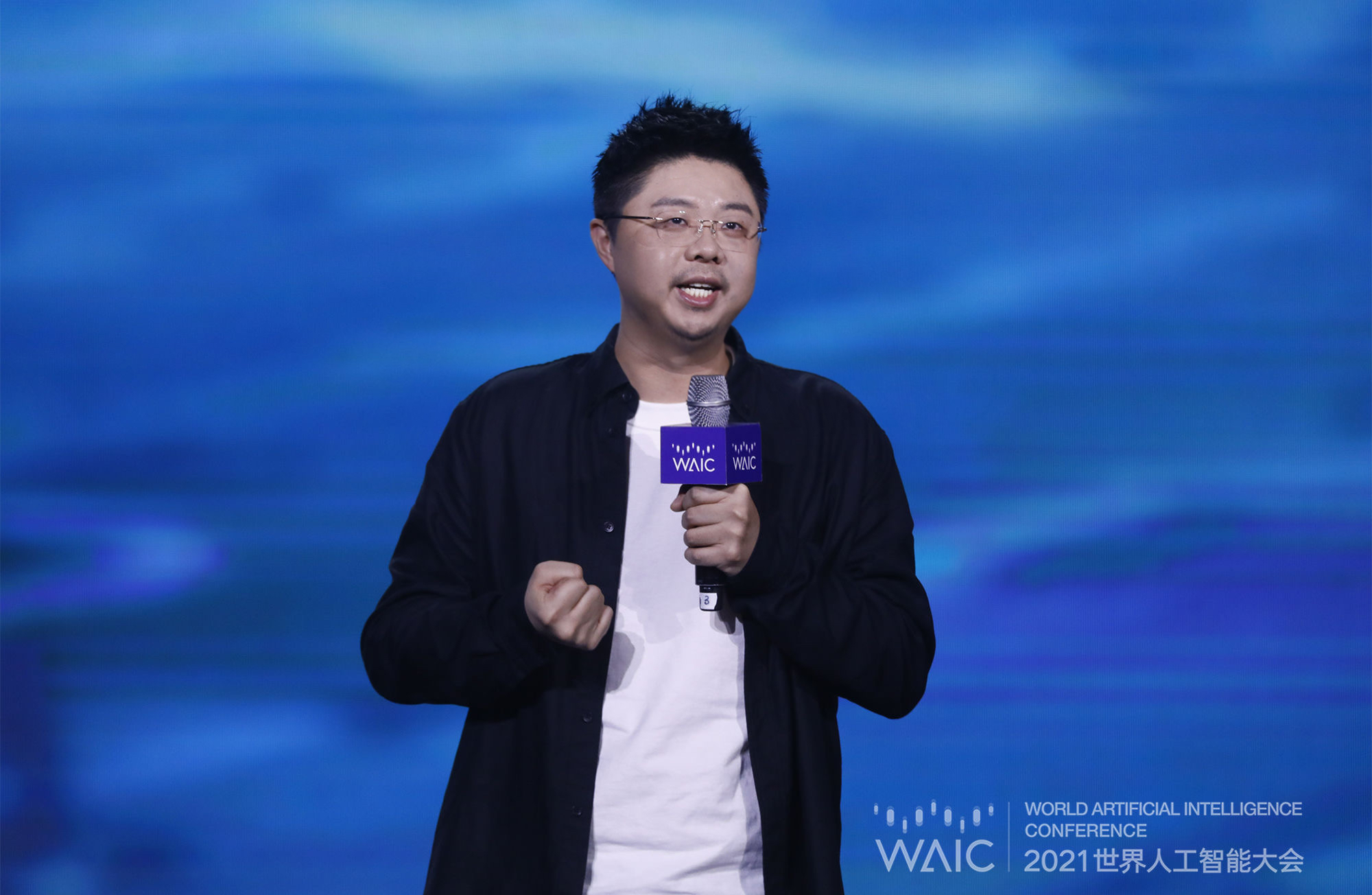 脱口秀破圈人工智能呼兰世界人工智能大会闭幕式演出炸场