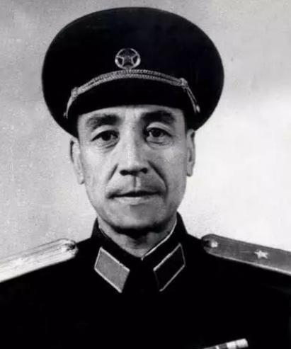 他从连长一路升为大军区司令员,为何退休按副职待遇退休,他是谁