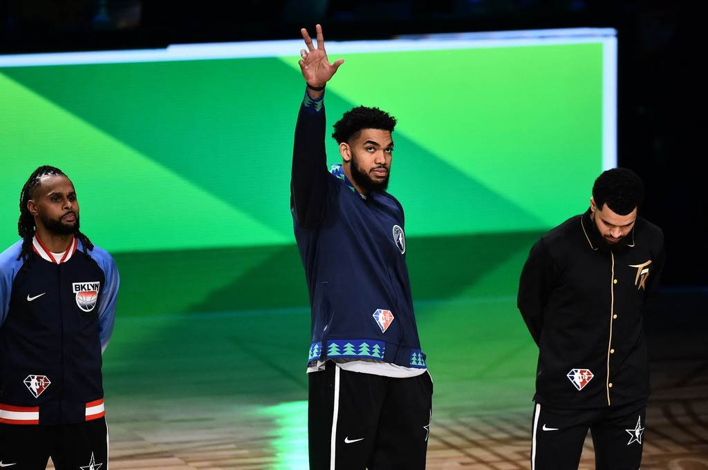 NBA史上第一人!唯一参赛中锋唐斯爆冷抢下三分球大赛冠军休闲区蓝鸢梦想 - Www.slyday.coM NBA史上第一人!唯一参赛中锋唐斯爆冷抢下三分球大赛冠军休闲区蓝鸢梦想 - Www.slyday.coM