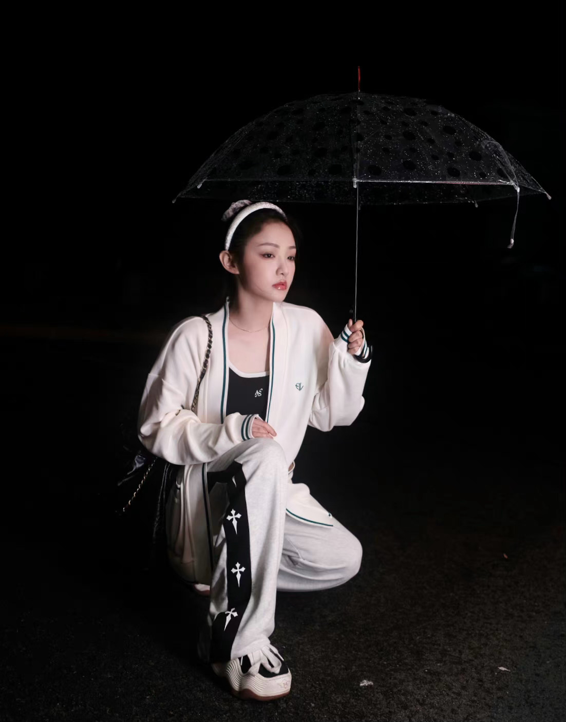 吴佳怡最新随拍休闲运动装时尚舒适自带清冷氛围感