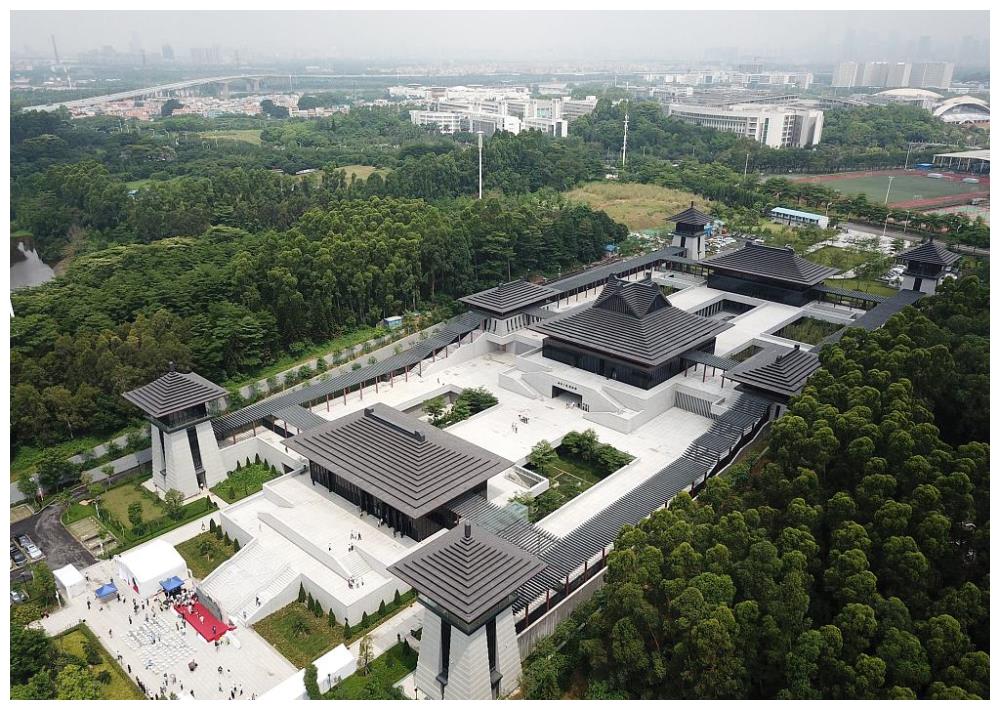 南汉二陵博物馆选址康陵遗址以西依山而建,建筑面积高达15100平方米