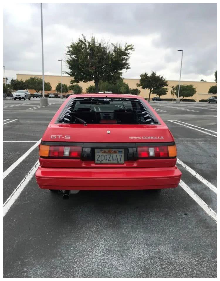 一辆1986年产的美版丰田ae86