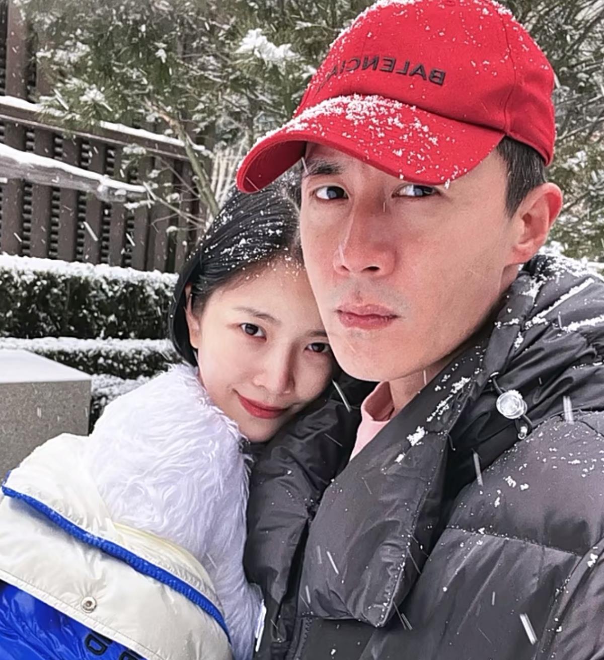 杜淳老婆王灿带女儿出门玩女儿穿上千元鞋子引起网友热议