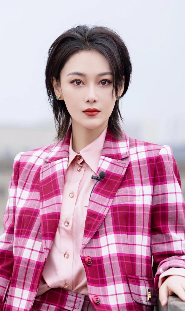 张馨予写意柔情大片,又是一页动情的回味__财经头条