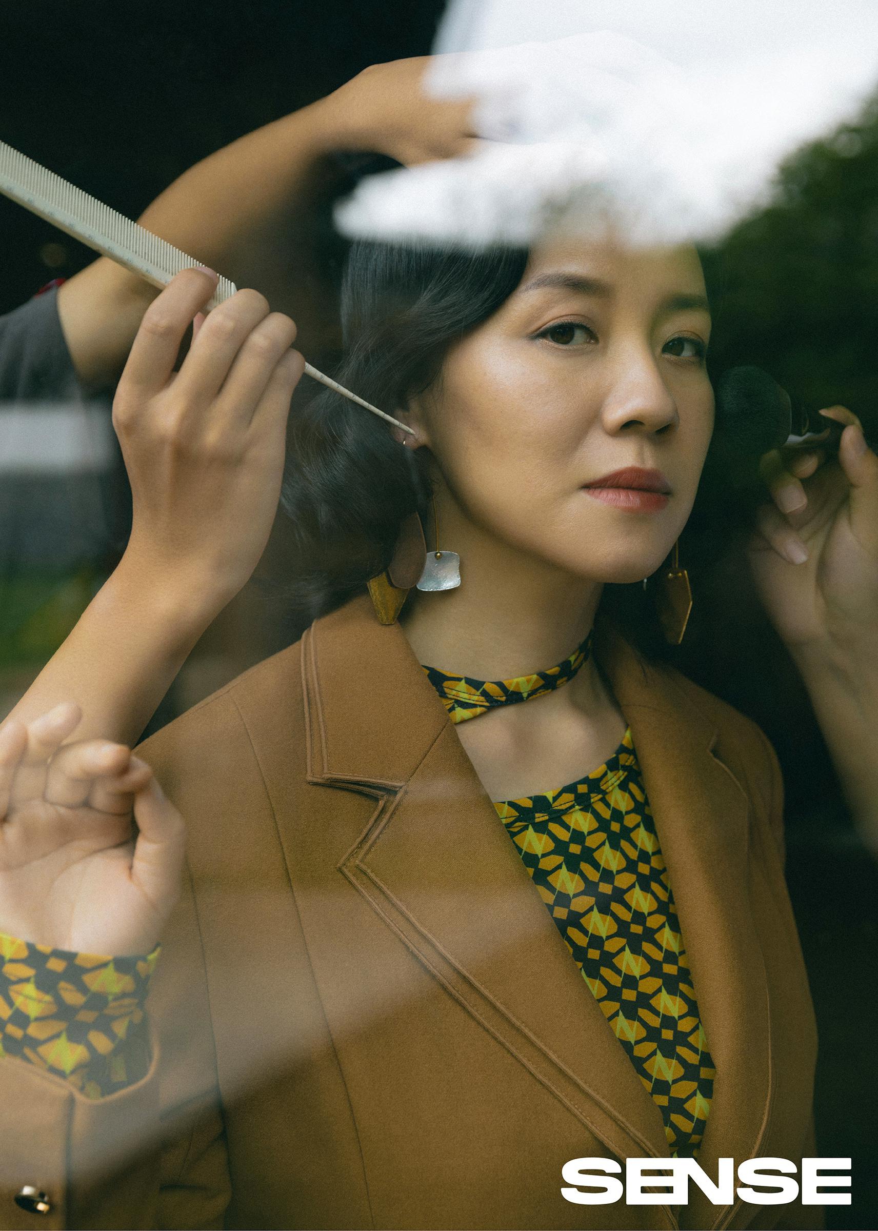 刘琳全新旅行大片曝光 俏皮优雅诠释反转魅力