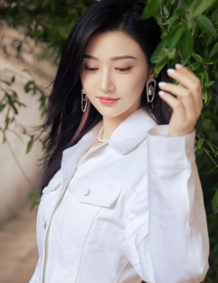 虽然景甜没能大红大紫,但是景甜的颜值和穿搭还是靠谱的|景甜_新浪