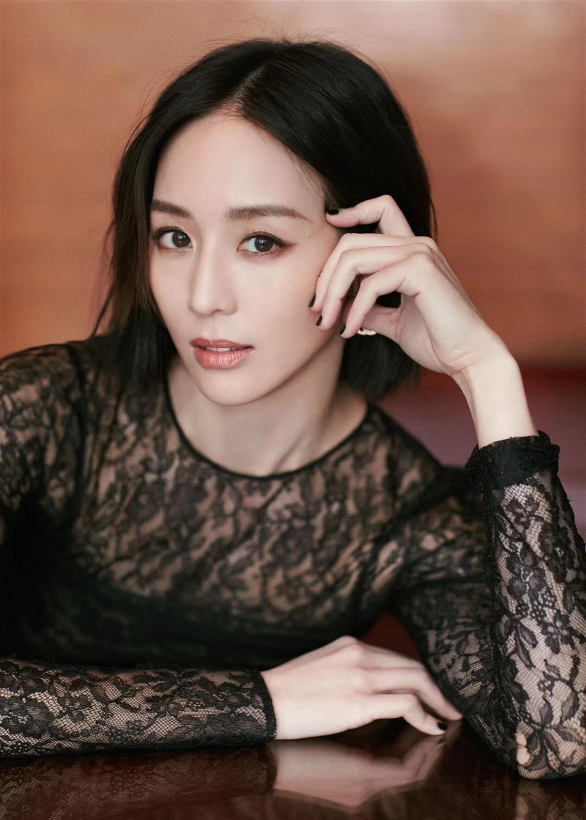 张钧甯出席cosmo时尚盛典自信无畏倡行环保时尚