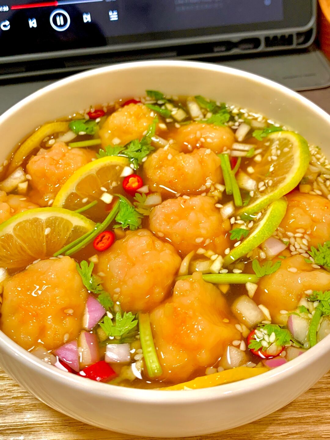 小资生活一人食捞汁虾滑77洋葱木耳炒鸡蛋附教程