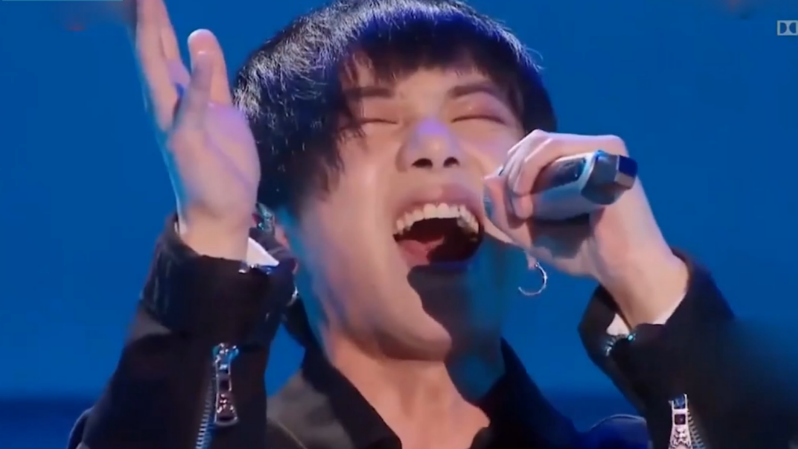 华晨宇改编翻唱《南屏晚钟》,全场直飙高音,费玉清听了不敢相信