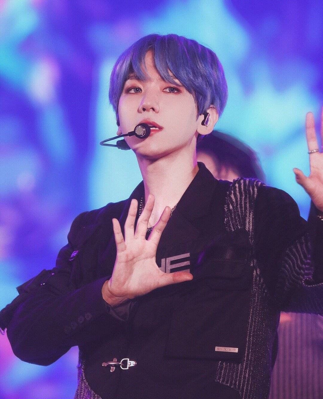 染过大海色蓝发的男爱豆,边伯贤的太帅了,看到金泰亨的收藏了!