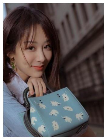 杨紫已变时尚,穿复古牛仔裙凹造型,与2位男星同框打破次元壁休闲区蓝鸢梦想 - Www.slyday.coM 杨紫已变时尚,穿复古牛仔裙凹造型,与2位男星同框打破次元壁休闲区蓝鸢梦想 - Www.slyday.coM