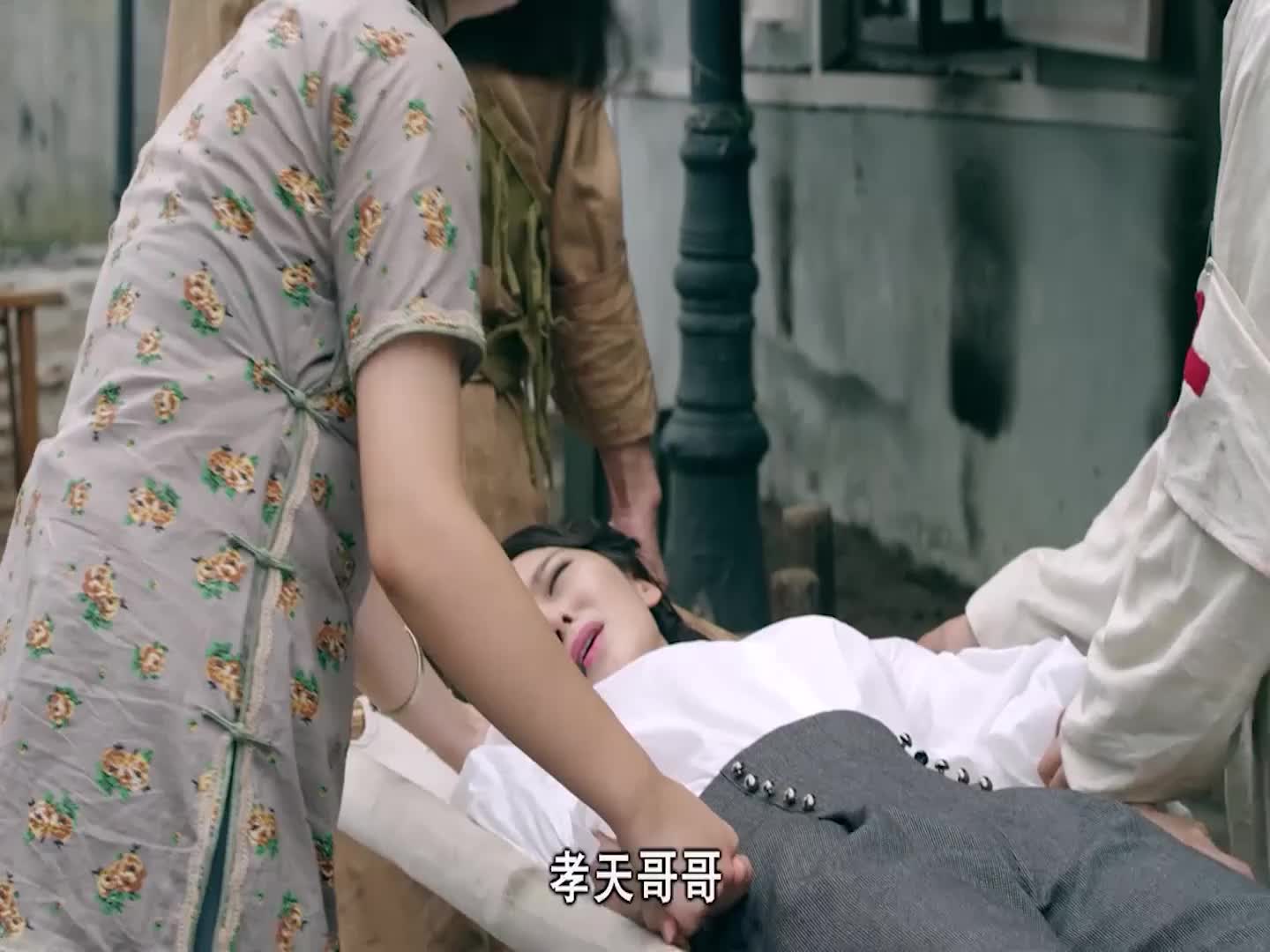 大世界秦雪仪怀胎十月在战场上生产黄莺音替她接生