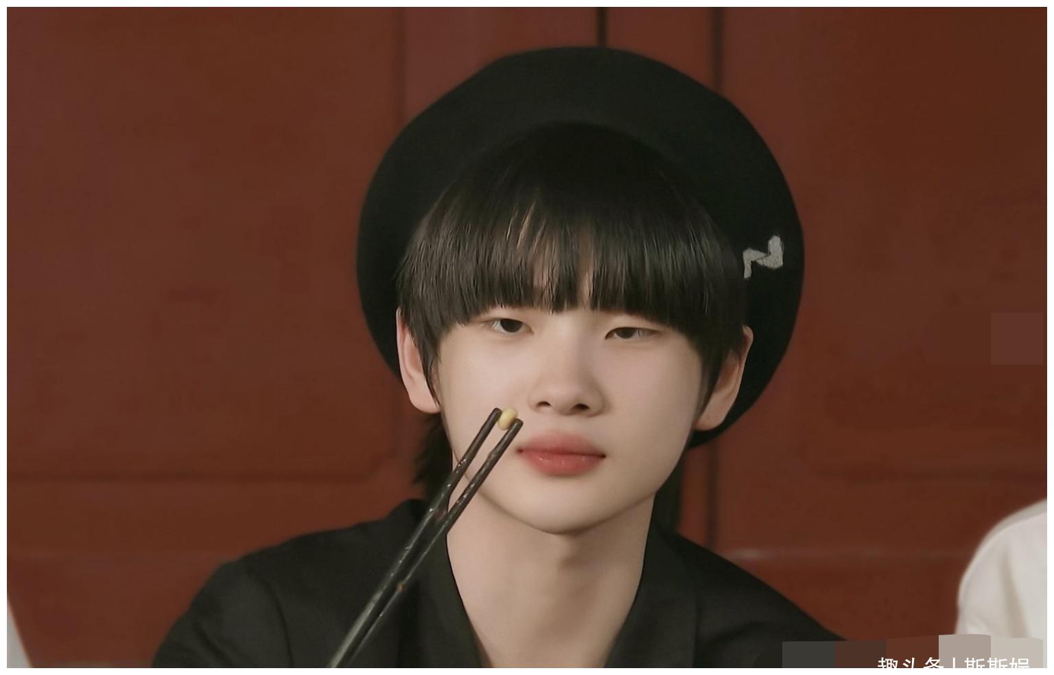 高颜值明星弟弟,与周震南弟弟相比,易烊千玺:快出道