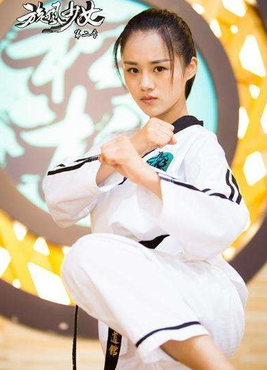 《旋风少女》4年,主演们不温不火,而配角的她凭《小时光》翻红