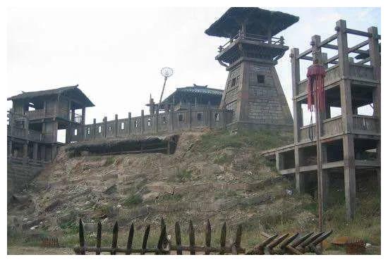 三国街亭之战马谡为何惨败于张郃?真的是因为在山顶扎营导致吗?