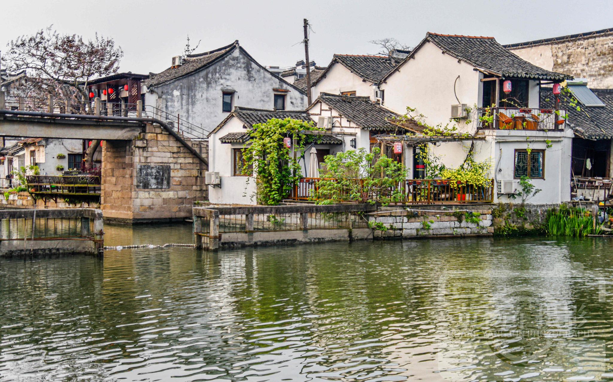 浙江嘉兴市西塘古镇,古朴的水乡安静千年古镇,景色如幅生动的画__财经