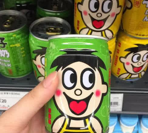 首先要说的就是这罐绿色的旺仔牛奶了,在我们平时的印象中,旺仔牛奶